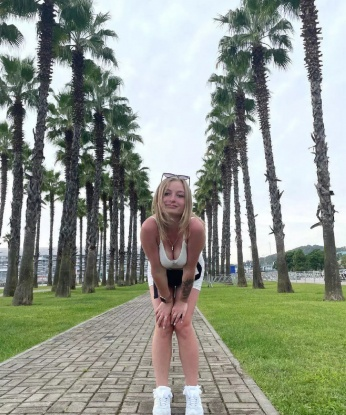 Я открыта для экспериментов и готова осуществить все твои фантазии💋😈 У меня есть отличные отзывы от предыдущих клиентов, которые оставались абсолютно довольными и счастливыми после встречи со мной🌟🤗 Смотри мои фото и увидишь, что я настоящая красотка с прекрасной фигурой и аппетитными формами📸🔥 Жду твоего звонка, чтобы воплотить в жизнь самые сокровенные желания!💫💘 Алевтина