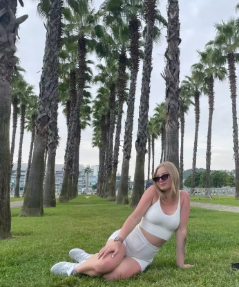Я открыта для экспериментов и готова осуществить все твои фантазии💋😈 У меня есть отличные отзывы от предыдущих клиентов, которые оставались абсолютно довольными и счастливыми после встречи со мной🌟🤗 Смотри мои фото и увидишь, что я настоящая красотка с прекрасной фигурой и аппетитными формами📸🔥 Жду твоего звонка, чтобы воплотить в жизнь самые сокровенные желания!💫💘 Алевтина