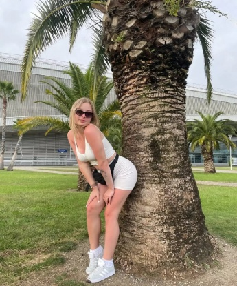 Я открыта для экспериментов и готова осуществить все твои фантазии💋😈 У меня есть отличные отзывы от предыдущих клиентов, которые оставались абсолютно довольными и счастливыми после встречи со мной🌟🤗 Смотри мои фото и увидишь, что я настоящая красотка с прекрасной фигурой и аппетитными формами📸🔥 Жду твоего звонка, чтобы воплотить в жизнь самые сокровенные желания!💫💘 Алевтина